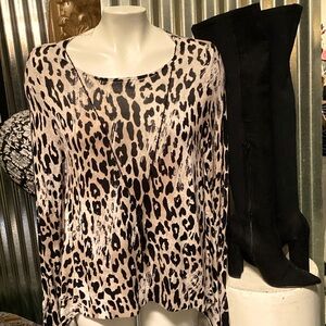 Leopard Print Women's Top knit with detachable beaded necklace pretty !!!!  L